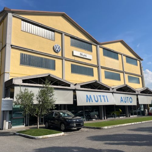 PROFESSIONALITA':
Un Team di esperti ti seguirà dalla vendita della vettura fino all’assistenza. Per garantirti il meglio.